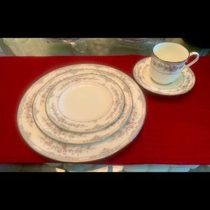 Noritake Shenandoah Bone China Place Settings